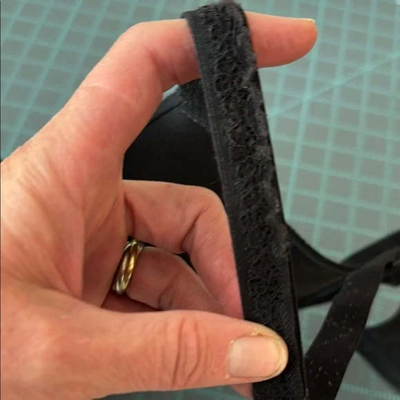 Maidenform Black Underwire Bra with Molded Cups - Picture 5 of 6